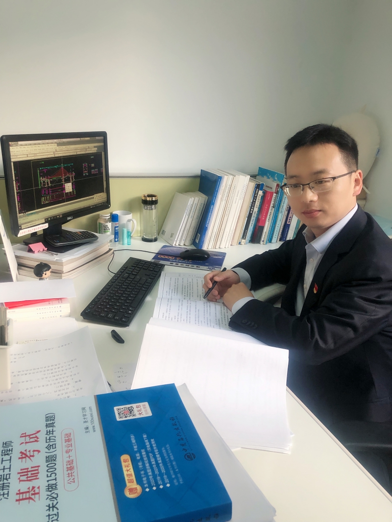 工作照1.JPG 工作照1.JPG