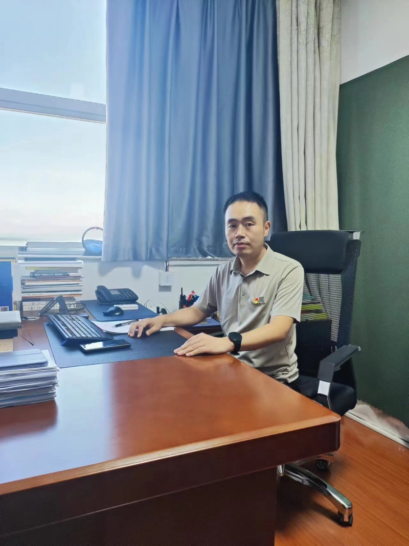 工作照.jpg 工作照.jpg