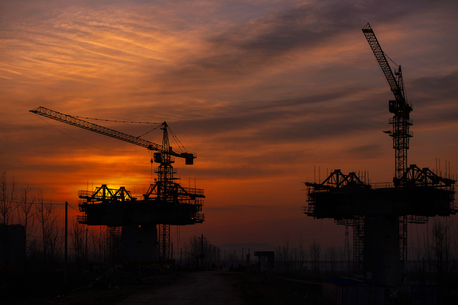 12  《晨曦中的工地》馬素貞平頂山市園林綠化中心13937568866 退休_meitu_12.jpg