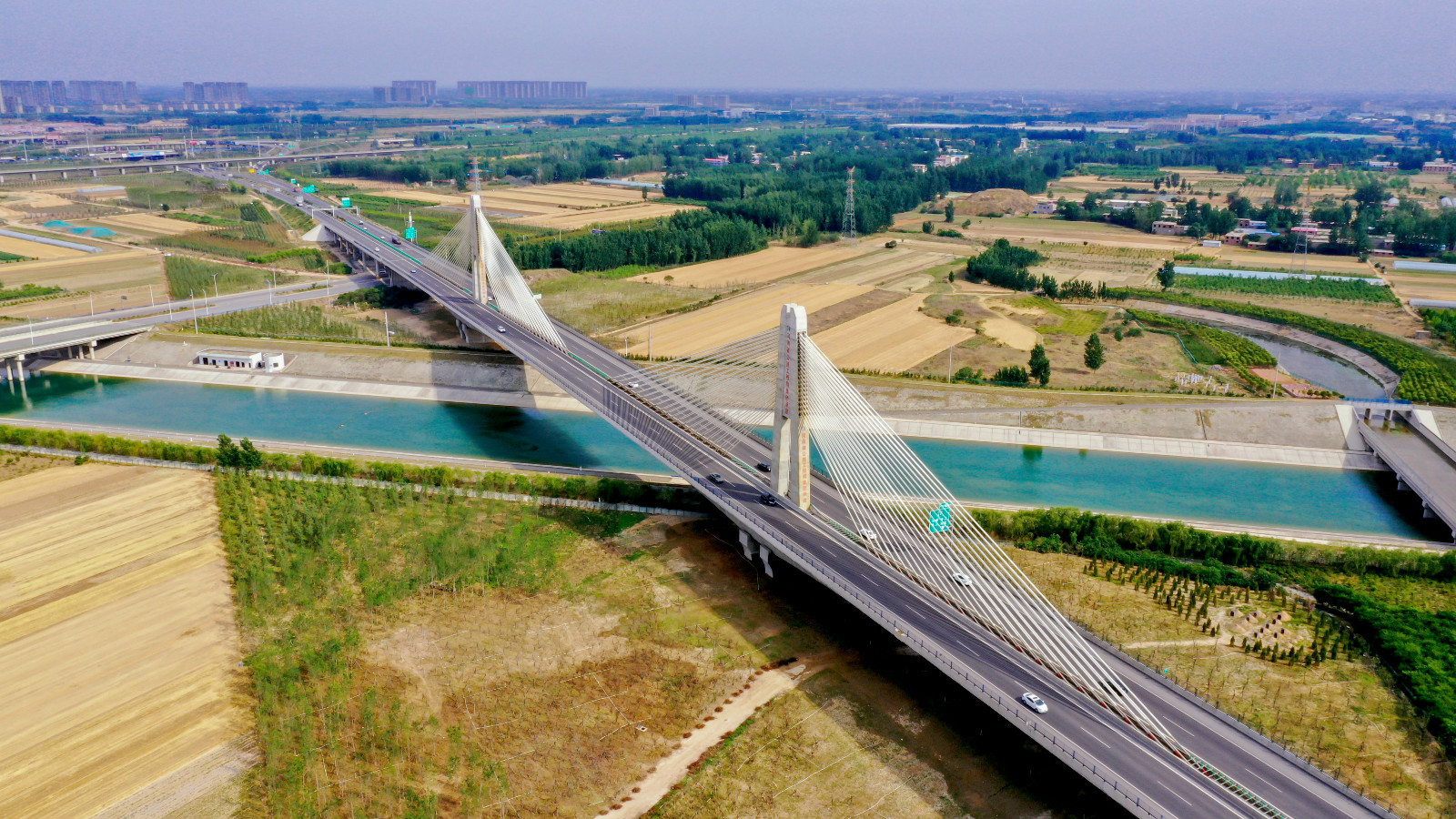 17  商丘至登封高速公路跨南水北調(diào)大橋_meitu_4.jpg