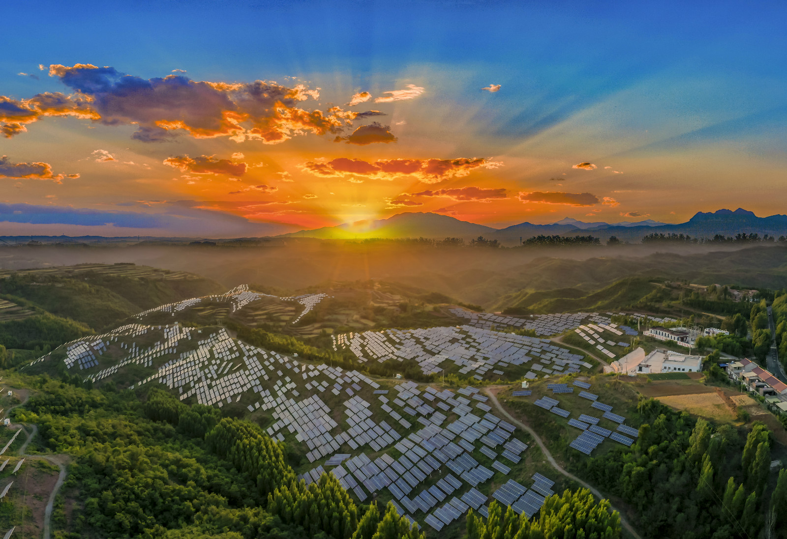 21  205.晚霞耀光伏－濟(jì)源市住建局劉安邦_meitu_8.jpg